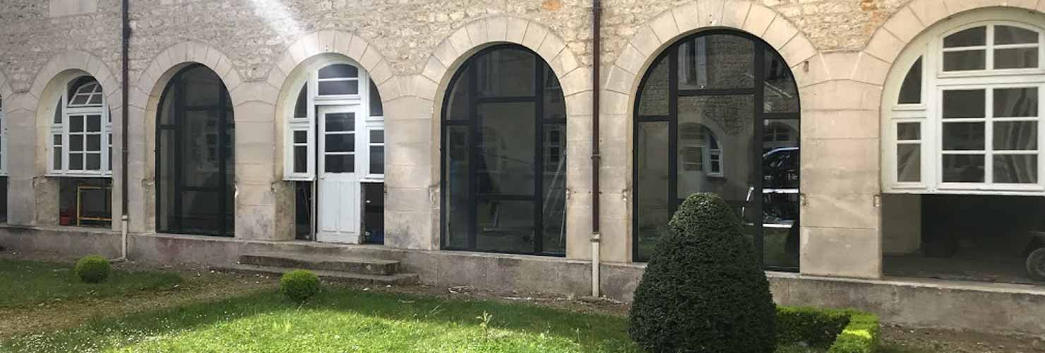 remplacement porte fenêtre demie lune aluminium maison diocesaine 17100 saintes