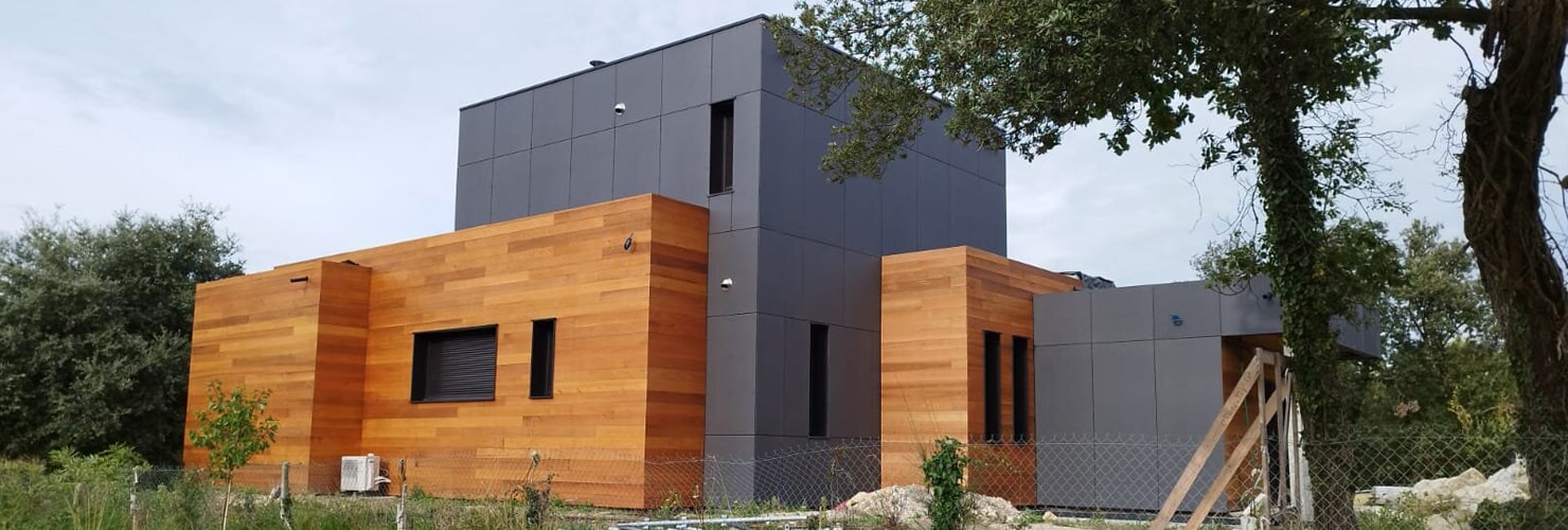 constructeur maison contemporaine bardage bois acier cubique 17100 saintes